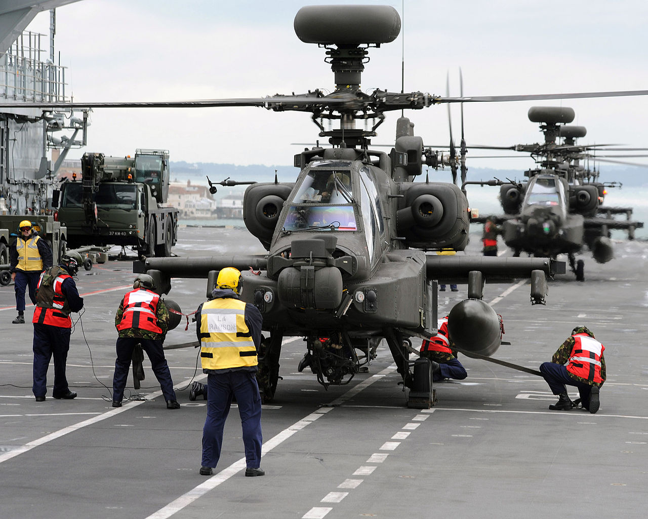 message-editor%2F1535357366605-1280px-apache_helicopter_operations_on_hms_ark_royal_mod_45151994.jpg